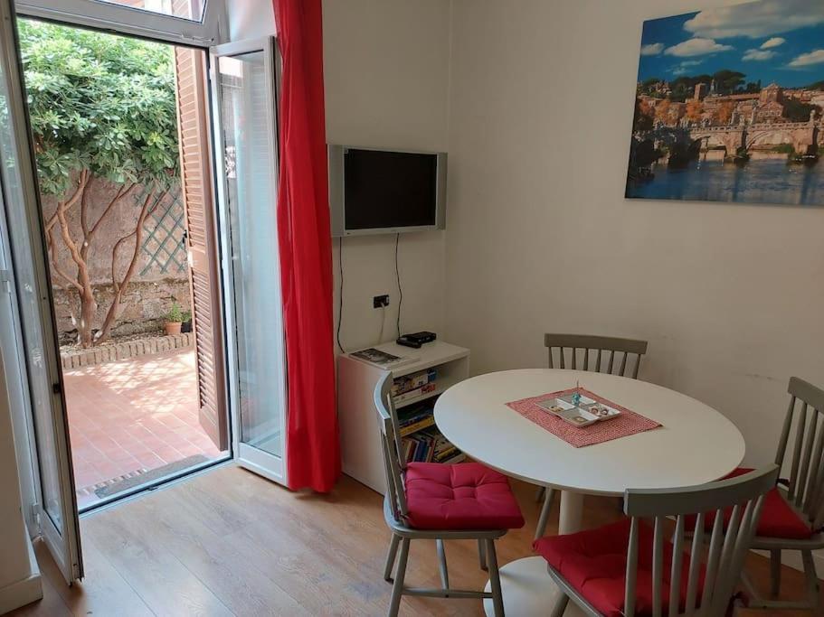Casa Anna 5 Stelle - Apartment With Garden Рим Екстериор снимка
