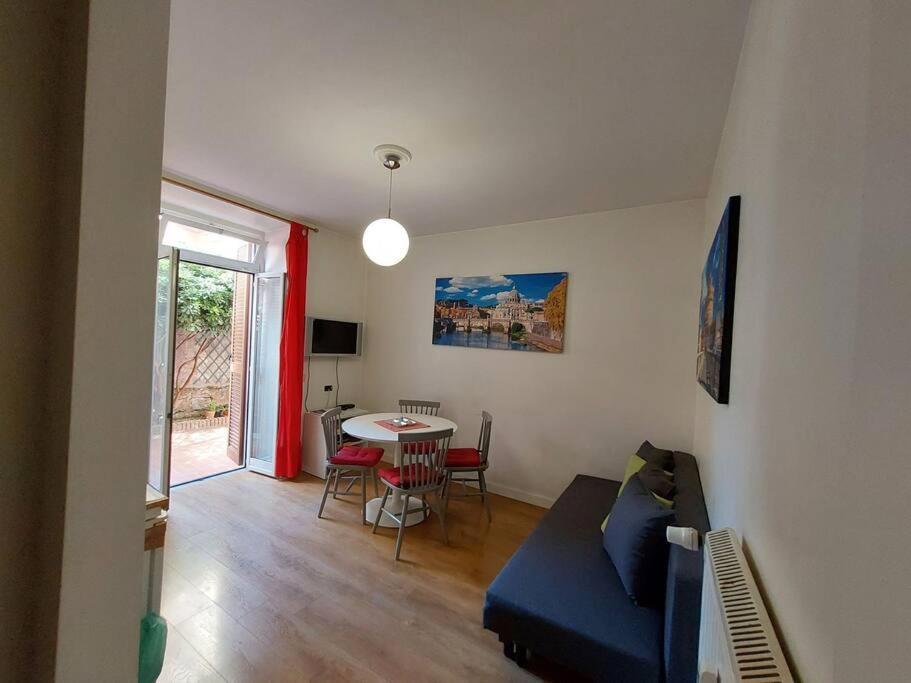 Casa Anna 5 Stelle - Apartment With Garden Рим Екстериор снимка